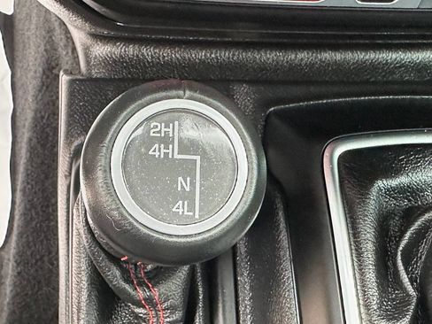 Used 2020 Jeep Gladiator Rubicon w/ Dual Top Group AWD/4WD image 25