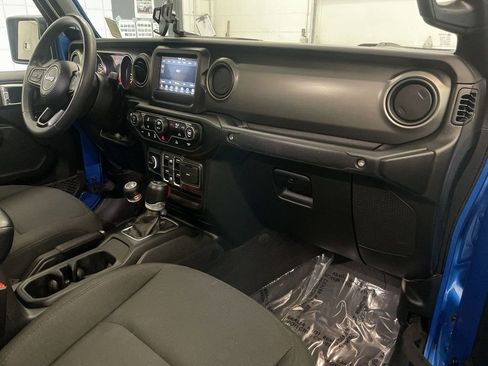 Used 2023 Jeep Gladiator Sport image 21