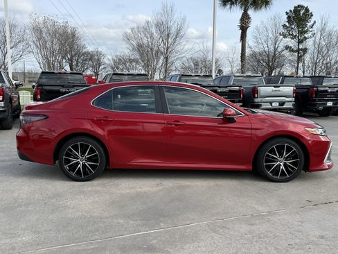 Used 2023 Toyota Camry LE image 3