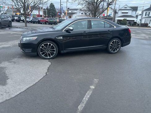 Used 2018 Ford Taurus Limited image 27