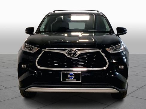 Used 2020 Toyota Highlander Platinum image 3