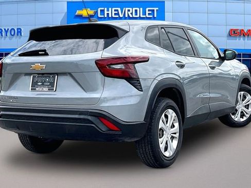 Used 2024 Chevrolet Trax LS w/ Driver Confidence Package FWD image 5