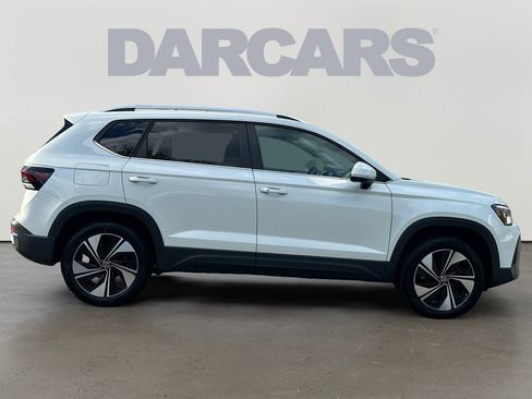 Used 2025 Volkswagen Taos SE AWD/4WD image 8