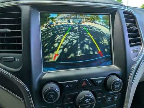 Used 2018 Jeep Grand Cherokee Limited image 25