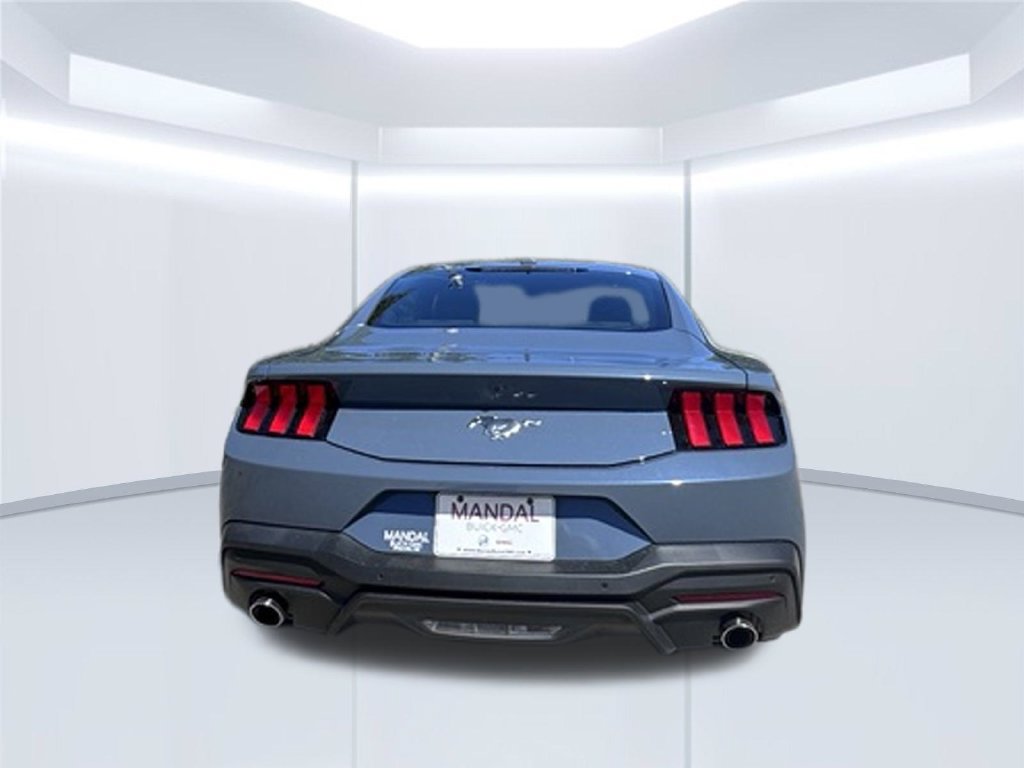Used 2024 Ford Mustang Coupe RWD image 4