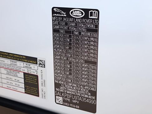 New 2026 Land Rover Range Rover Long Wheelbase SE image 28