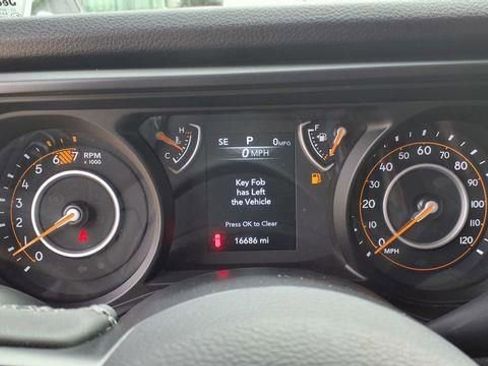 Used 2025 Jeep Wrangler Willys image 28