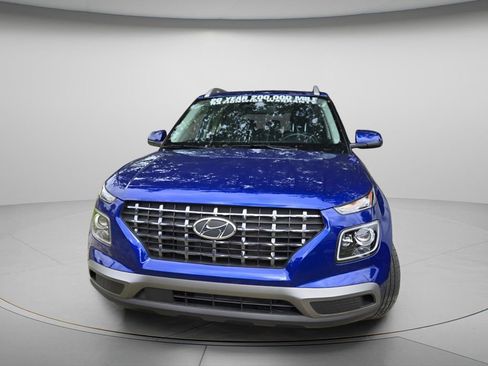 Used 2025 Hyundai Venue Limited FWD image 3