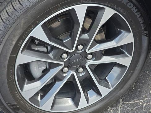 Used 2023 Jeep Grand Cherokee L Overland w/ Advanced Protech Group III image 36