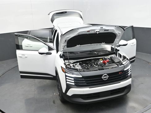 New 2025 Nissan Kicks SR image 39