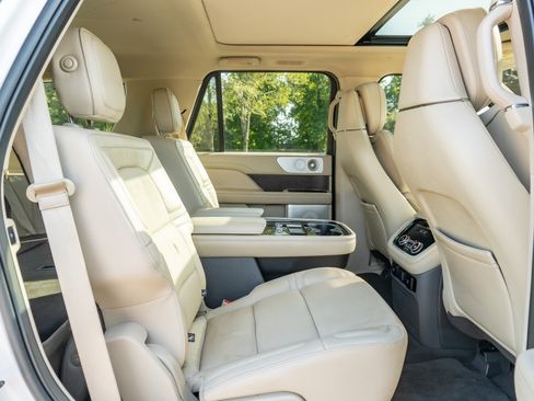 Used 2018 Lincoln Navigator Reserve AWD/4WD image 20