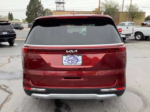 Used 2024 Kia Carnival LX image 11