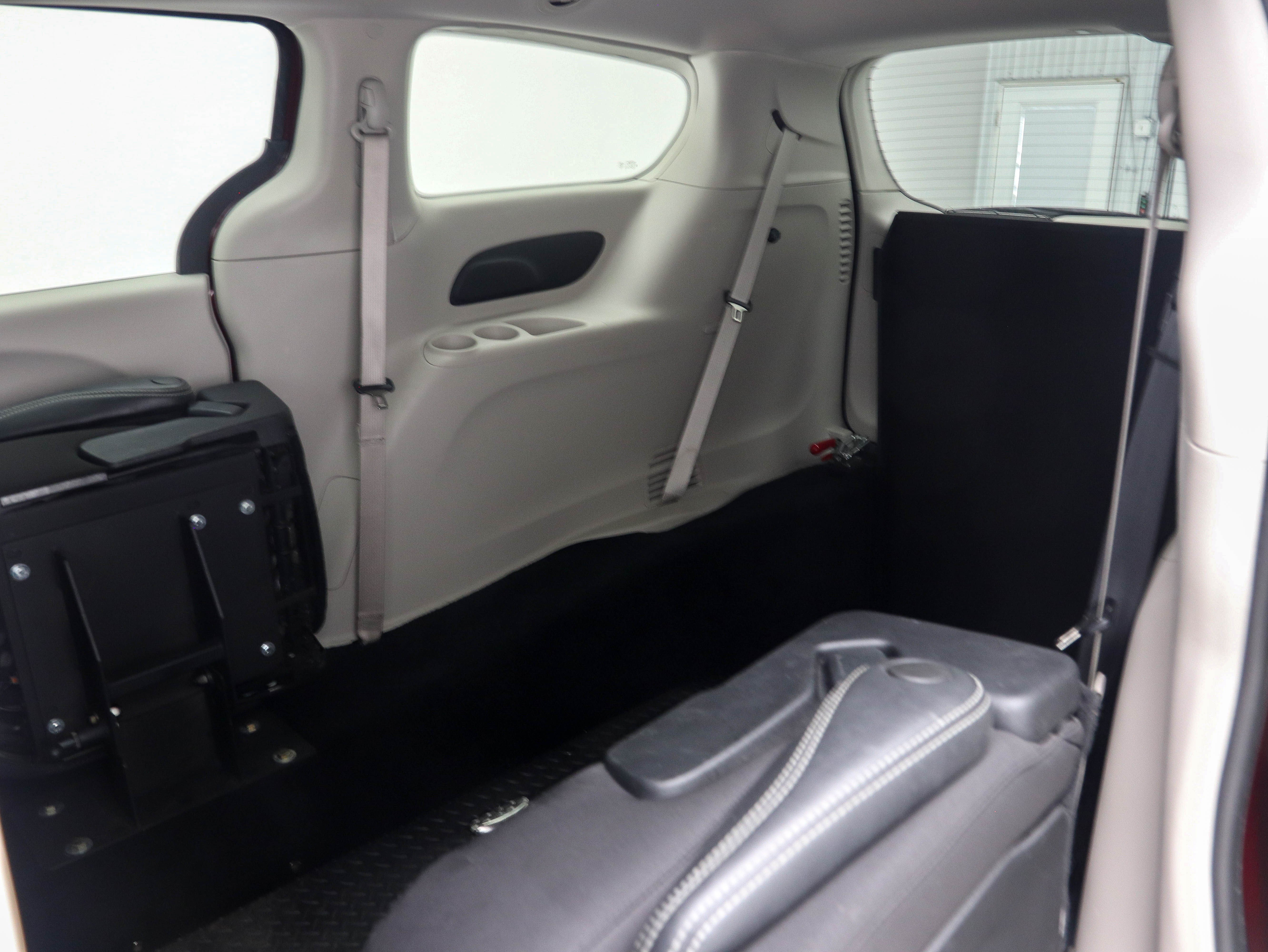 Used 2023 Chrysler Voyager LX FWD image 23