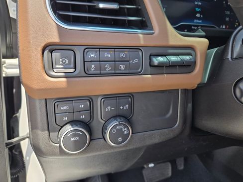 Used 2022 Chevrolet Suburban High Country AWD/4WD image 25