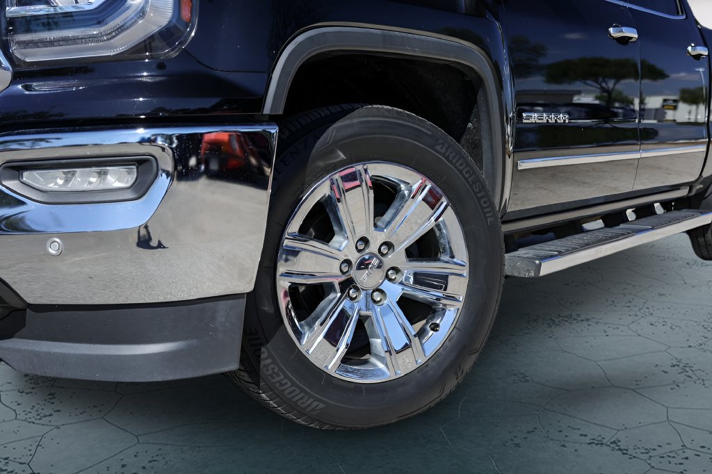 Used 2018 GMC Sierra 1500 SLT AWD/4WD image 3