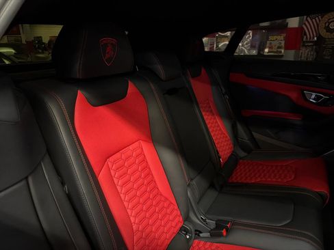 Used 2022 Lamborghini Urus image 24