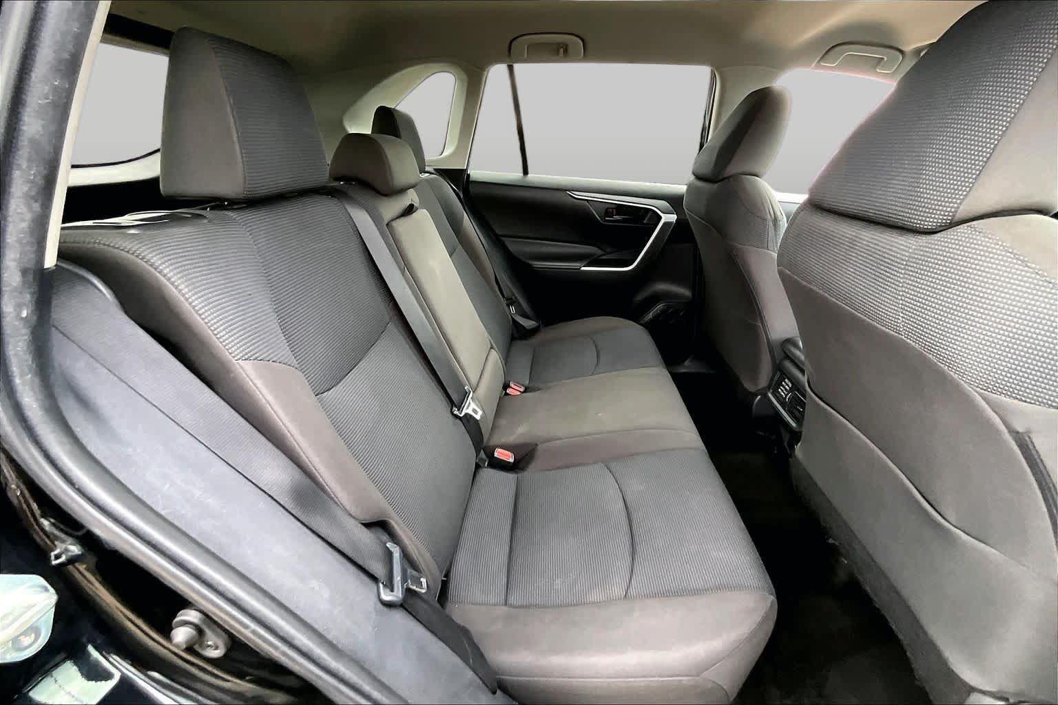Used 2022 Toyota RAV4 LE FWD image 20