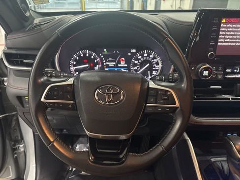 Used 2022 Toyota Highlander XSE image 16