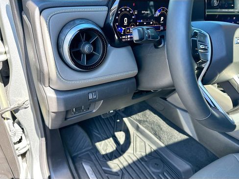 Used 2025 Chevrolet Colorado ZR2 w/ Midnight Edition image 14