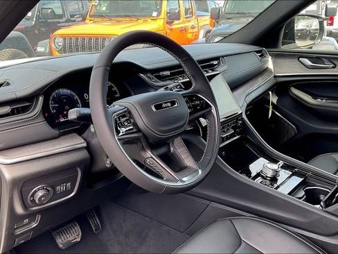 New 2025 Jeep Grand Cherokee Overland image 6