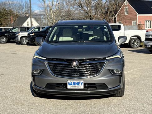 Used 2023 Buick Enclave Essence image 2