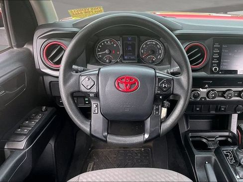Used 2020 Toyota Tacoma SR AWD/4WD image 9