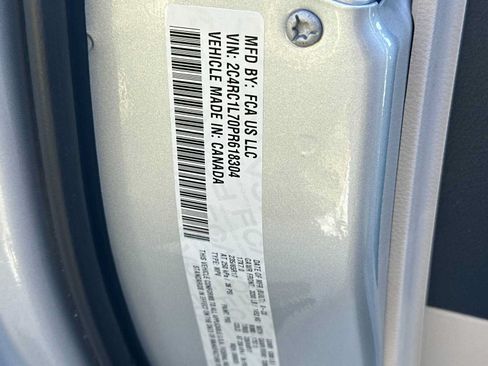 Used 2023 Chrysler Pacifica Touring-L FWD image 35