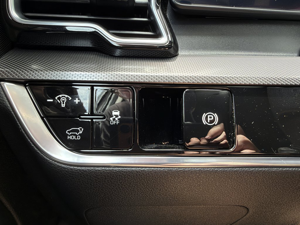 Used 2025 Kia Sportage SX FWD image 29