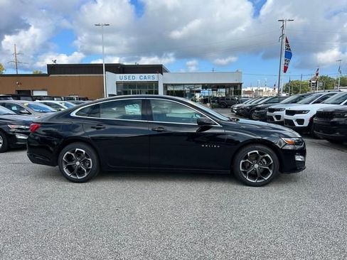 Used 2023 Chevrolet Malibu LT FWD image 2