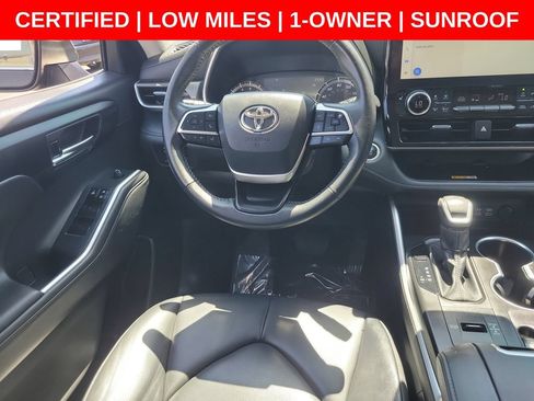 Used 2024 Toyota Highlander XLE FWD image 15