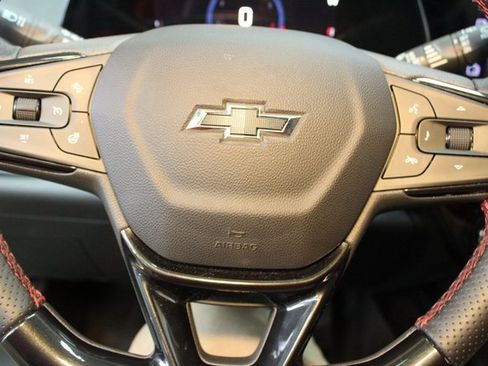 Used 2025 Chevrolet Trax RS w/ Sunroof Package image 19