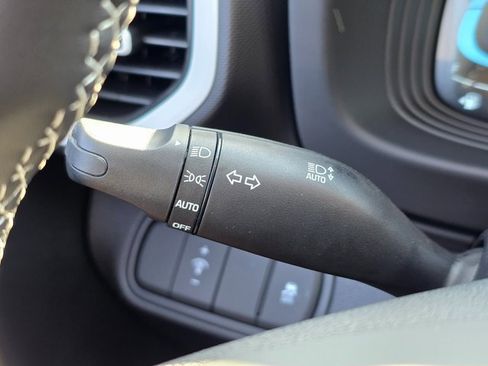 New 2025 Hyundai Venue Limited image 35