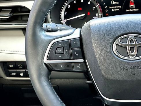 Used 2021 Toyota Highlander Limited image 25