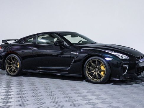 Used 2021 Nissan GT-R Premium image 7