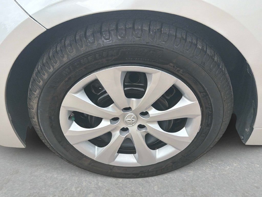 Used 2022 Toyota Corolla LE FWD image 12