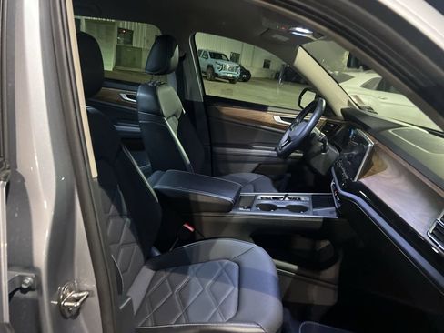 Used 2024 Volkswagen Atlas SE image 11