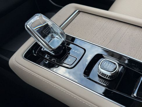 New 2026 Volvo XC90 B6 Ultra w/ Protection Package image 18