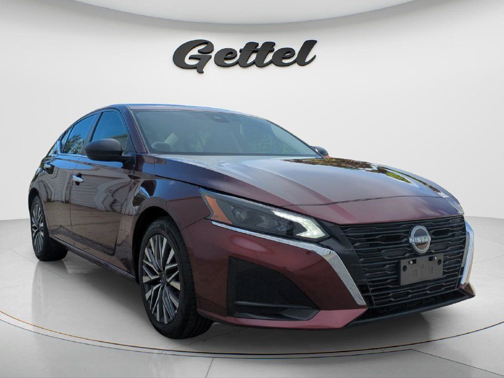 Certified 2025 Nissan Altima 2.5 SV FWD image 3