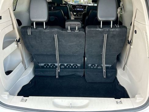 Used 2023 Chrysler Pacifica Touring-L FWD image 21