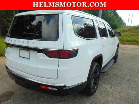 Certified 2025 Jeep Wagoneer 4WD image 13