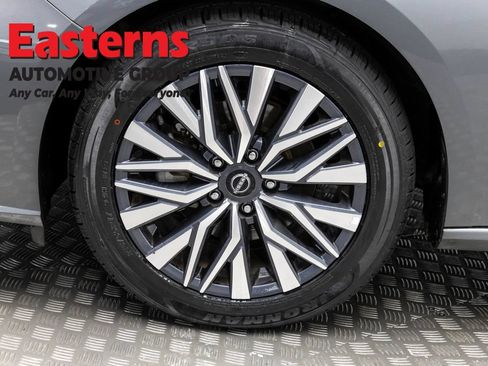 Used 2025 Nissan Altima 2.5 SV FWD image 32