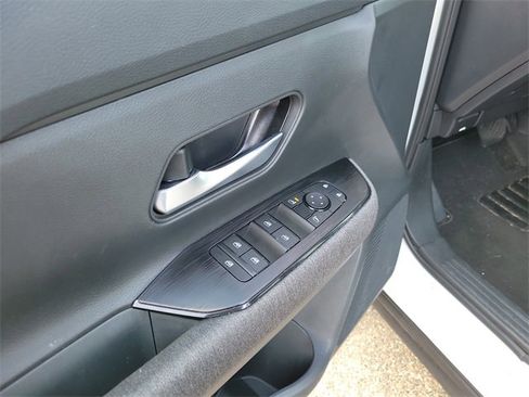 Used 2025 Nissan Kicks SV w/ Interior Electronics Package image 11