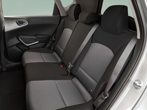 Used 2025 Kia Soul LX w/ LX Technology Package FWD image 16