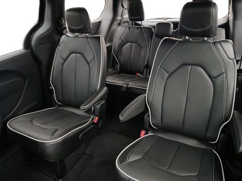 New 2026 Chrysler Pacifica Limited FWD image 22