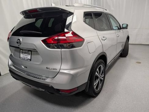 Used 2017 Nissan Rogue SL w/ SL Premium Package AWD/4WD image 3