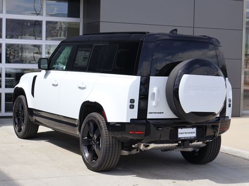 New 2026 Land Rover Defender 110 X-Dynamic SE image 8