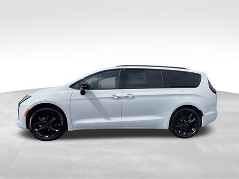 New 2027 Chrysler Pacifica Select FWD image 19