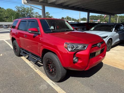 Used 2021 Toyota 4Runner SR5 Premium w/ Moonroof Package AWD/4WD image 3
