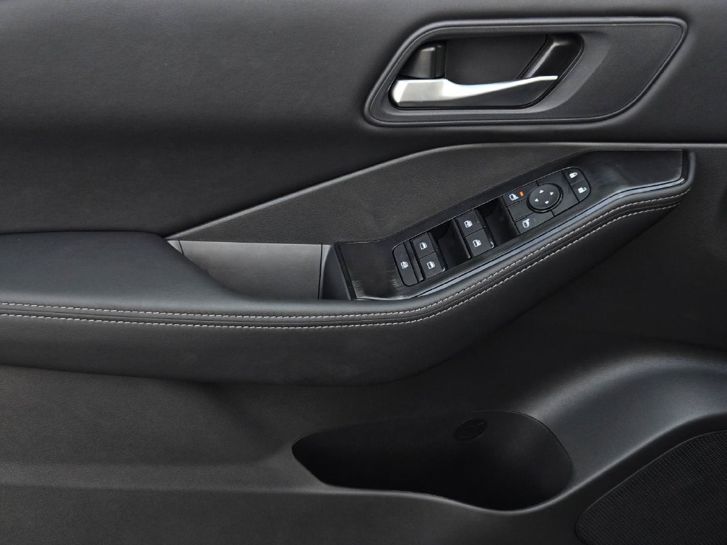 New 2026 Nissan Rogue SV FWD image 17