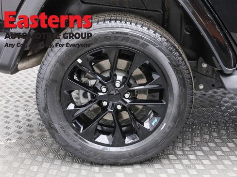 Used 2022 Jeep Wrangler Unlimited Sahara AWD/4WD image 29